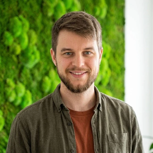 Lukas Babbick, Gründer von WARP